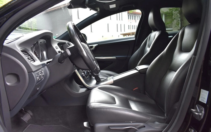 Volvo V60 cena 55900 przebieg: 149200, rok produkcji 2015 z Szprotawa małe 781